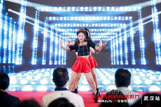 JYP家族情誼續(xù)燃，孟佳合影引領(lǐng)KPOP新風(fēng)向