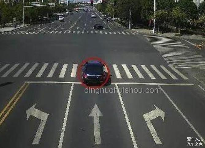 紅綠燈路口“越線停車”的電動車心態(tài)揭秘????