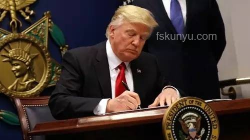 曝馬斯克與美財(cái)長白宮沖突：權(quán)力斗爭背后的深度剖析