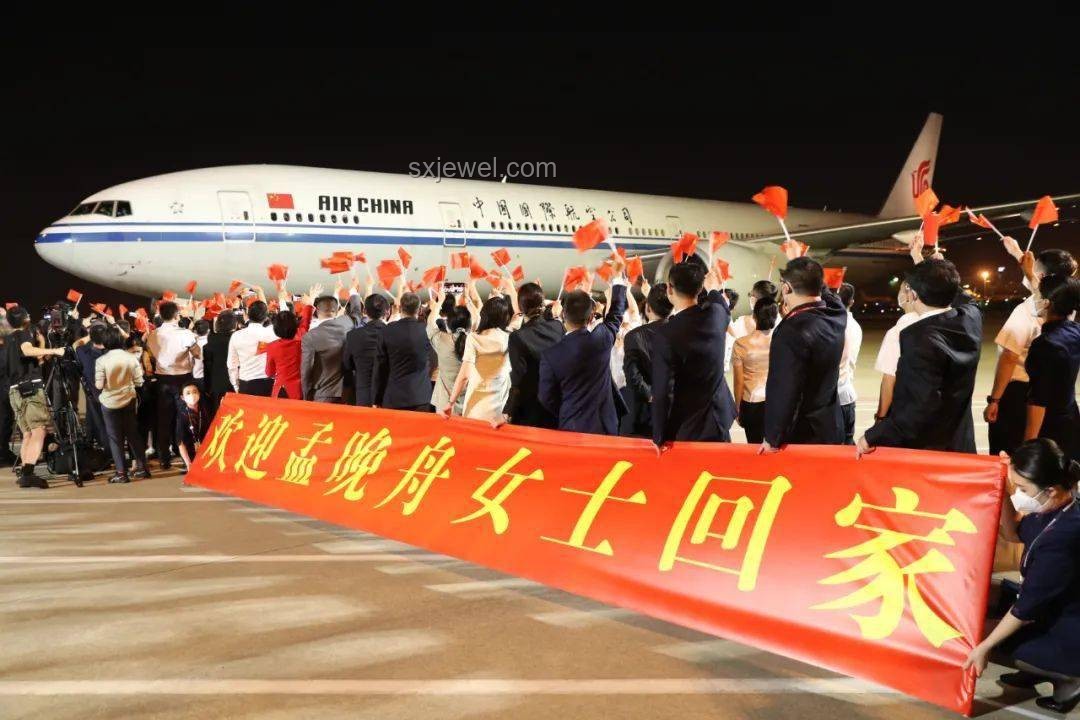 《歌唱祖國(guó)》響徹機(jī)場(chǎng)：國(guó)足接機(jī)新趨勢(shì)與情感共鳴預(yù)測(cè)