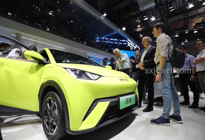 中國(guó)汽車業(yè)“內(nèi)卷”之爭(zhēng)：比亞迪與吉利的競(jìng)爭(zhēng)格局透視