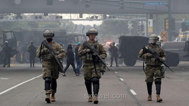 沖突升級(jí)下的守護(hù)：特朗普時(shí)期的國(guó)民警衛(wèi)隊(duì)動(dòng)員親歷