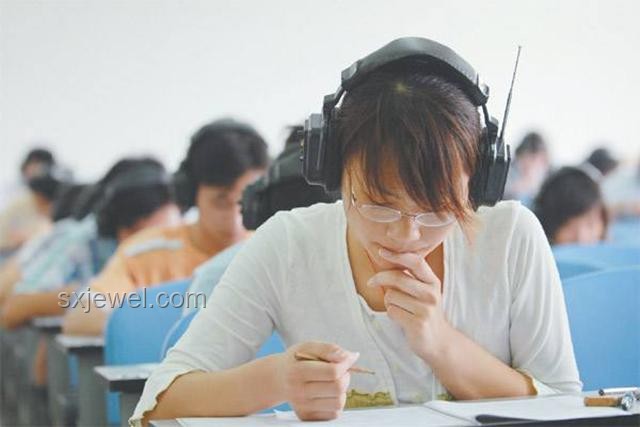 高考英語聽力聽不清？當?shù)鼗貞斀? title=