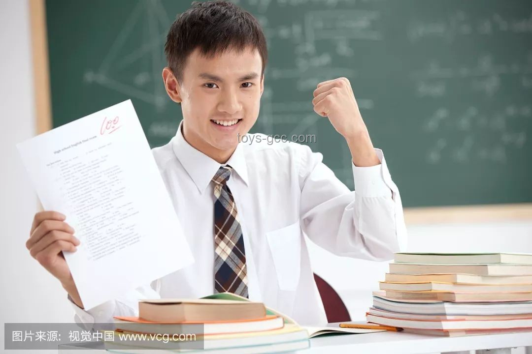 家長們考場外花樣整活，如何有效引導與規(guī)范