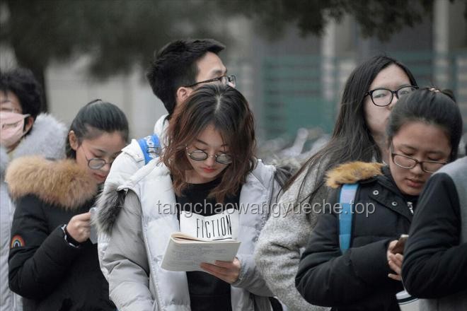 甜美考生回應(yīng)走紅：興奮緊張并存心態(tài)解析