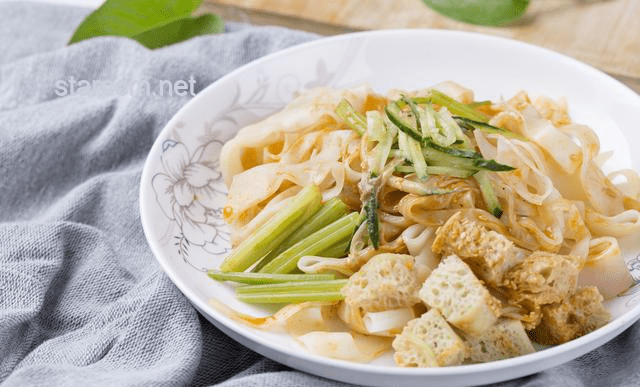今天吃的涼皮：不同制作方法的口感與營養(yǎng)對(duì)比