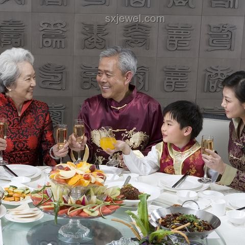 室友變網(wǎng)戀“他”：創(chuàng)新視角審視情感與真相
