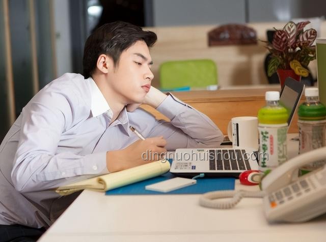 久坐打工人偷練爬行現(xiàn)象解析與解決方案