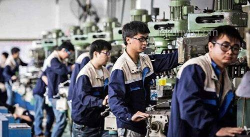 閆妮送外賣現(xiàn)象與公眾偶遇事件的對(duì)比分析