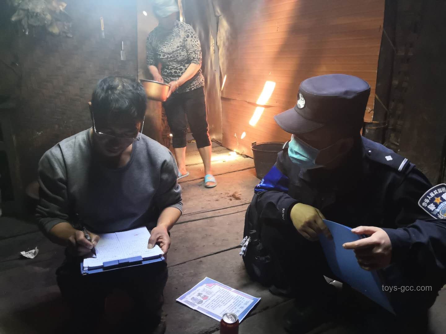重慶學(xué)生遭大爺手銬事件：了解公民權(quán)利與私力救濟(jì)邊界