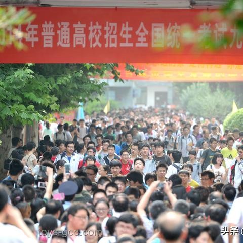 高考前后：家長(zhǎng)態(tài)度與子女角色變化的對(duì)比分析