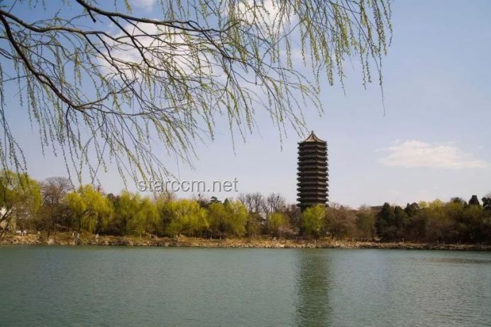 北大回應(yīng)與商家售賣(mài)未名湖湖水對(duì)比分析