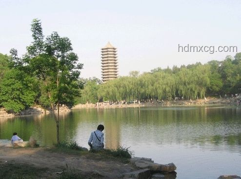 北大未名湖湖水售賣風波：校園資源商業(yè)化反思