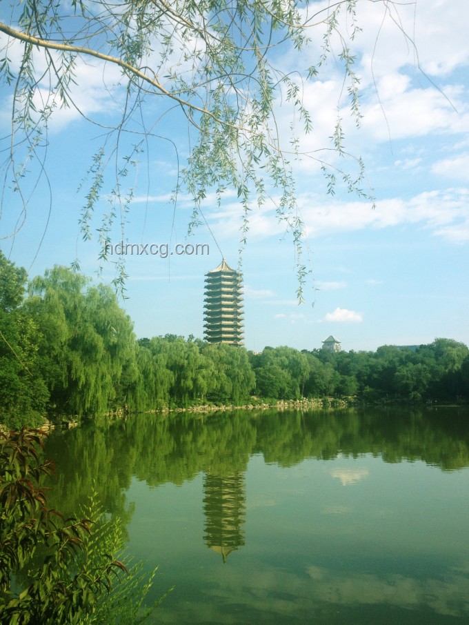 北大未名湖湖水售賣風波：校園資源商業(yè)化反思