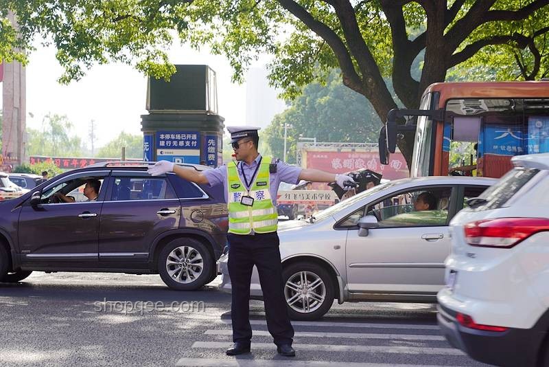 高考后情感緬懷新趨勢(shì)：直赴墓地成年輕考生選擇