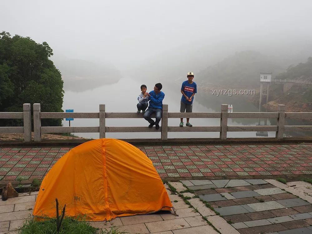 高考后情感釋放新趨勢(shì)：直奔墓地緬懷親人