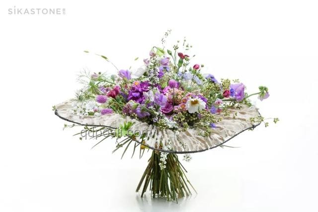 Labubu花束成高考新風(fēng)尚，未來情感消費(fèi)趨勢(shì)預(yù)測(cè)