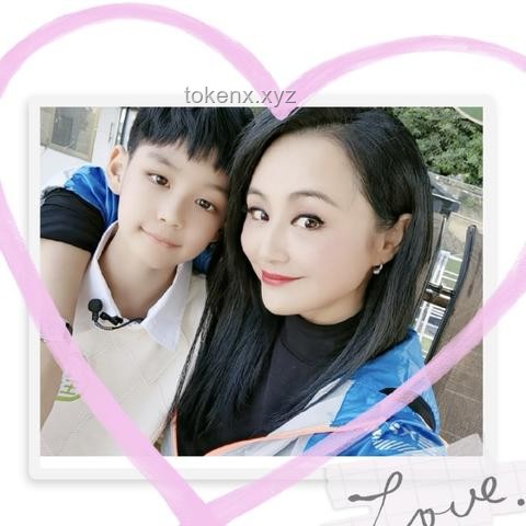 曹穎14歲兒子顏值出眾，星二代形象塑造案例研究