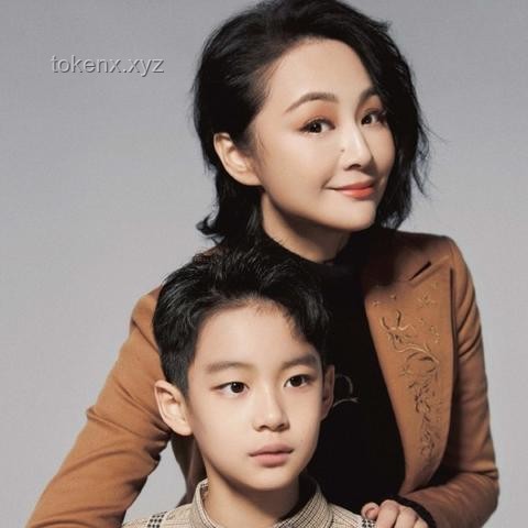 曹穎14歲兒子顏值出眾，星二代形象塑造案例研究