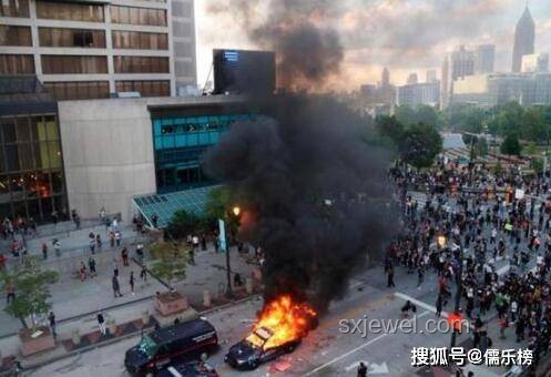 北愛爾蘭城鎮(zhèn)抗議騷亂事件解析