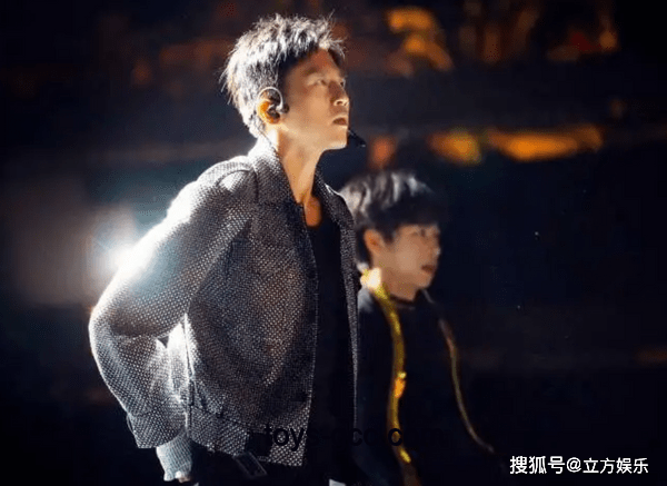 內(nèi)娛新風(fēng)向：鄧超唱跳舞臺(tái)將引領(lǐng)娛樂(lè)新潮流