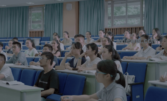 高考后禮物對(duì)比：不同父母禮物的意義與價(jià)值