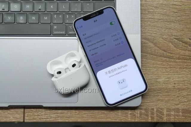 iOS 26測(cè)評(píng)：蘋果生態(tài)的全面革新與挑戰(zhàn)