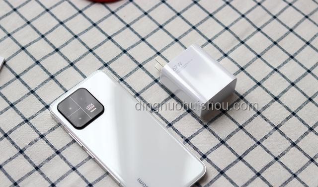 iPhone17發(fā)布預(yù)期引發(fā)熱潮，消費(fèi)者購買意愿分析