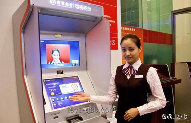 銀行柜員使用放大鏡辦業(yè)務與傳統(tǒng)方式對比分析