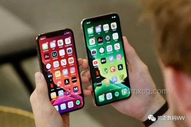 網(wǎng)友吐槽iOS26設計，堅守iOS17的抉擇與系統(tǒng)回退策略