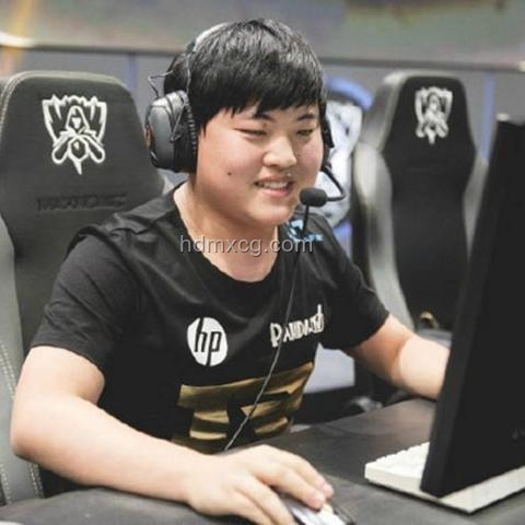 Uzi名人堂通行證故事含金量對比分析