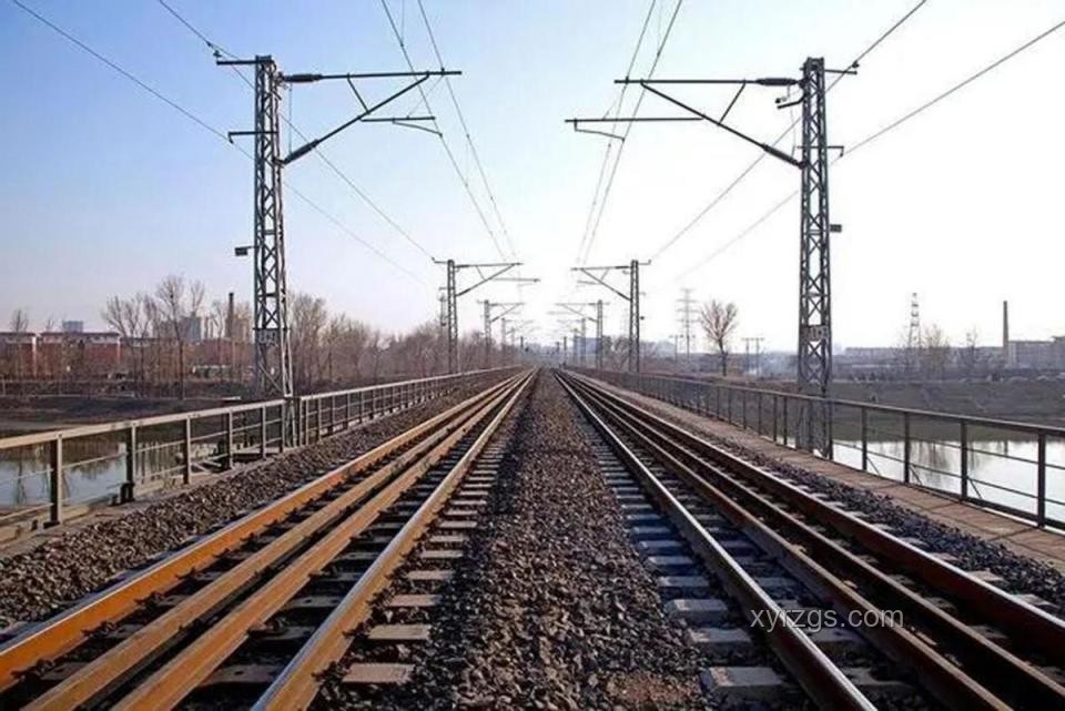火車行駛對鐵軌磨損的有限性分析