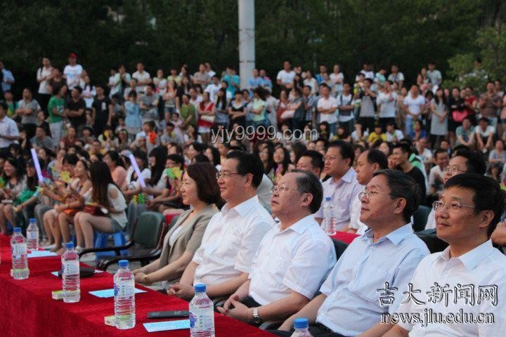 吉林大學(xué)歌手大賽現(xiàn)場(chǎng)：校園文化活動(dòng)的璀璨明珠與行業(yè)啟示