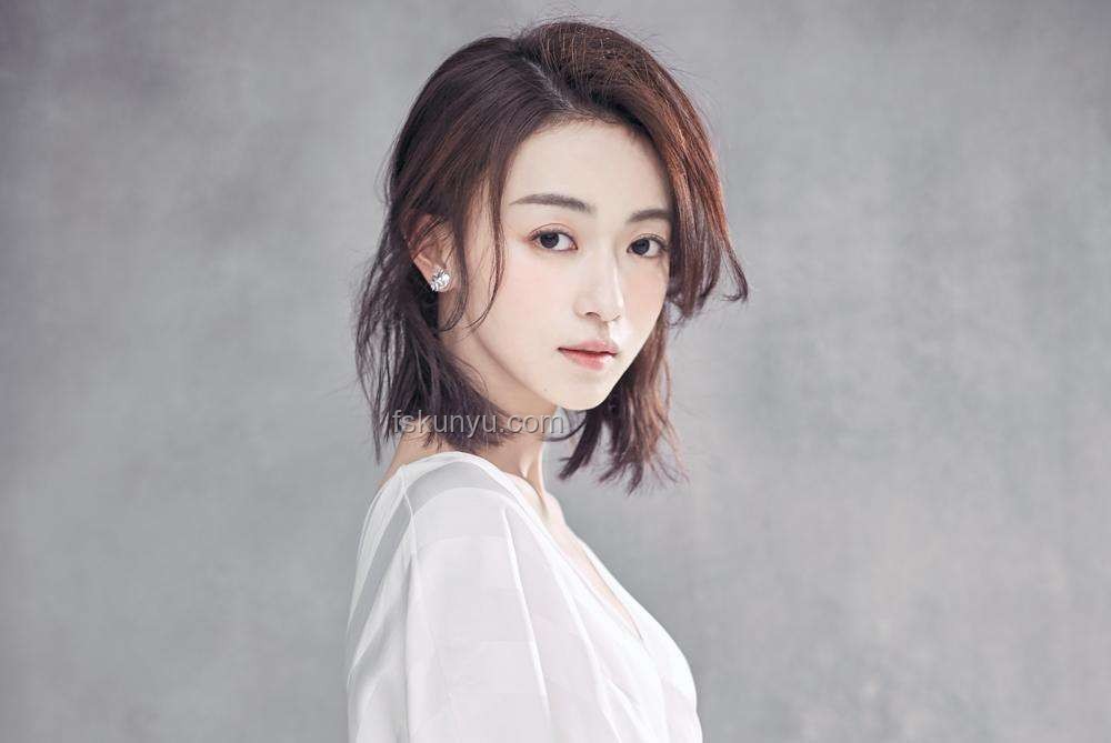 王子璇腰傷退出與邢菲接替《她的瞳》拍攝對比分析