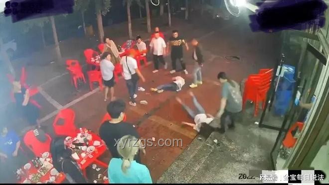 女子遭水槍攻擊事件解析：警方稱男子未逃逸的法律含義