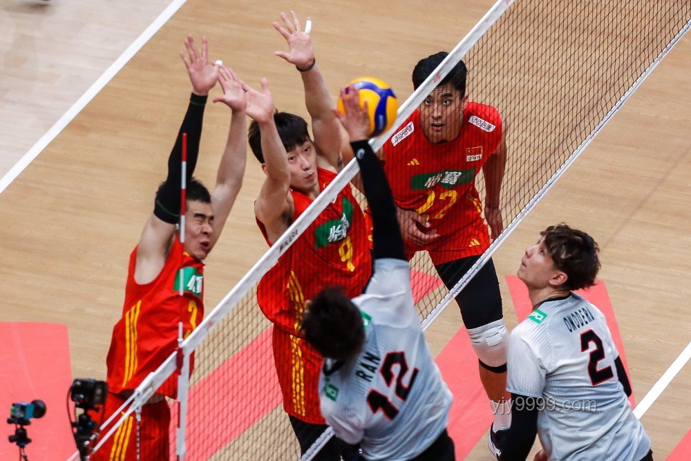 中國(guó)男排0-3不敵日本隊(duì)：賽事回顧與分析