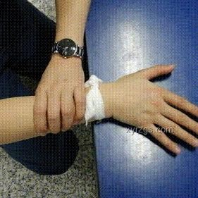 男子掰手腕骨折，慘痛教訓(xùn)分享??骨折風(fēng)險(xiǎn)需警惕