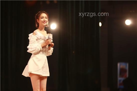 黃圣依拒婚前同居觀點(diǎn)引熱議，探討現(xiàn)代婚戀觀