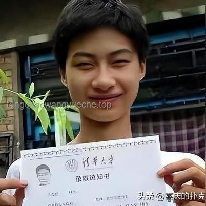 高考勵志女孩引爆網(wǎng)絡(luò)：未來青年自立自強趨勢展望