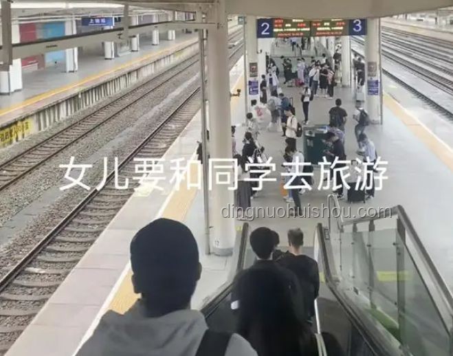 高考后行李搬運(yùn)服務(wù)興起，女生事件透視行業(yè)新機(jī)遇