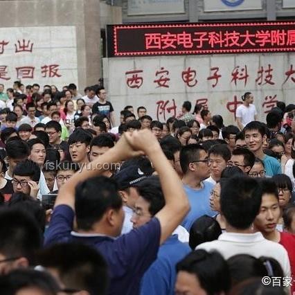 高考后自立女生形象引領(lǐng)新風(fēng)尚，未來趨勢展望