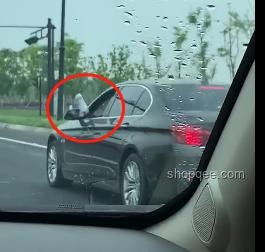 開車禁忌：腳伸窗外玩手機，危險行為大揭秘