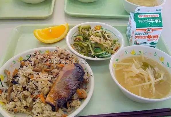 日本學(xué)校午餐革新：米飯減少背后的創(chuàng)新膳食思維