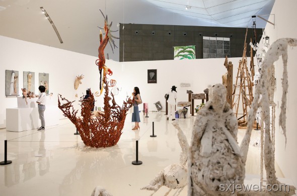 央美畢業(yè)展情感共鳴新高度：最好哭作品引發(fā)行業(yè)深思