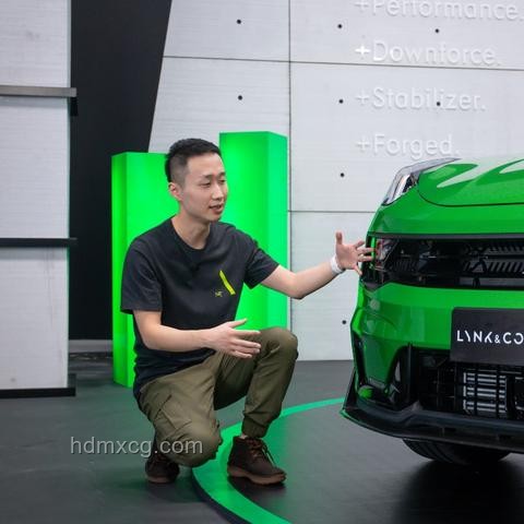 “左腳剎車(chē)，右腳油門(mén)”推崇現(xiàn)象背后的行業(yè)洞察