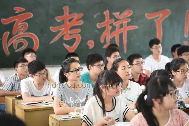 《高考采訪》透視教育行業(yè)變革與機(jī)遇