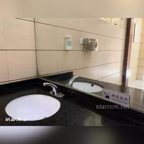 千萬粉絲網(wǎng)紅呼吁取消女廁馬桶：衛(wèi)生與便利的權(quán)衡