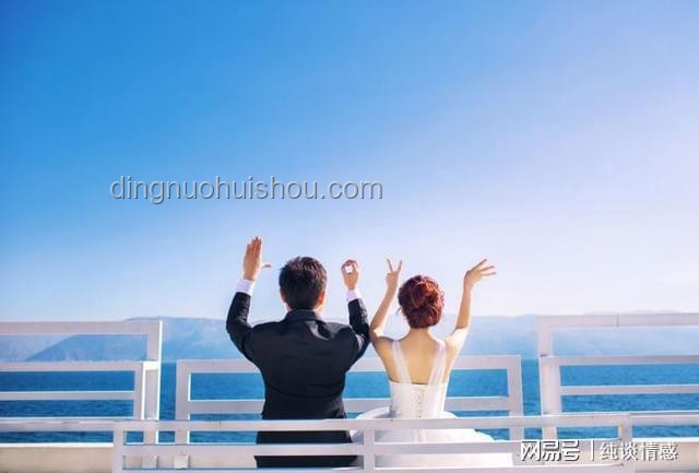 高考后挑行李回家的女生：自立自強(qiáng)的光芒?