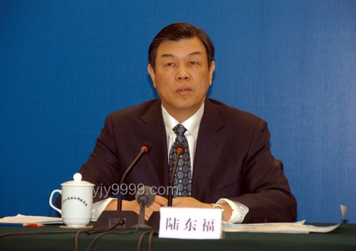 國家鐵路局局長費東斌被查：鐵路系統(tǒng)反腐深化，行業(yè)治理迎新挑戰(zhàn)