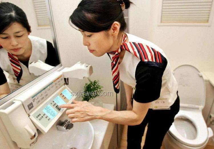 千萬(wàn)粉絲網(wǎng)紅呼吁取消女廁馬桶：衛(wèi)生隱患與解決方案探究